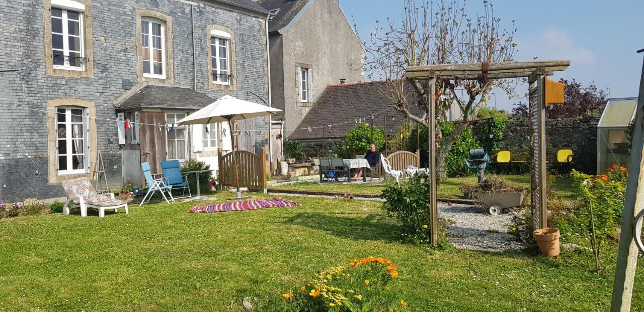 Maison Papillons Plomodiern Exterior foto